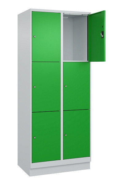 C+P Schließfachschrank Evolo PLUS, mit Sockel, 6 Fächer, 1950x800x500mm, 7035/60, Frontfarbe RAL 6037 Reingrün, 049020-223 S10011