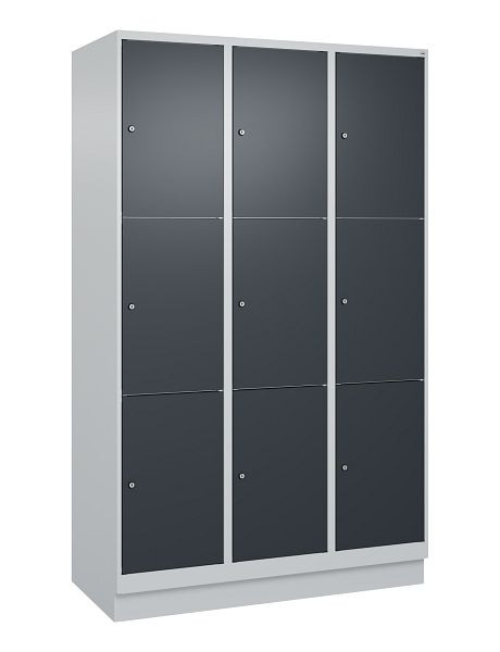 C+P Schließfachschrank Classic PLUS, Sockel, 3 Abteile mit je 3 Fächern, 1950x1200x500mm, 7035/7016, 080020-323 S10008