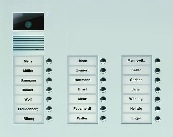 TCS Video Außenstation Serie AVU mit 21 Klingeltasten (rechtsbündig), 3-spaltig, UP silber, AVU16210-0010
