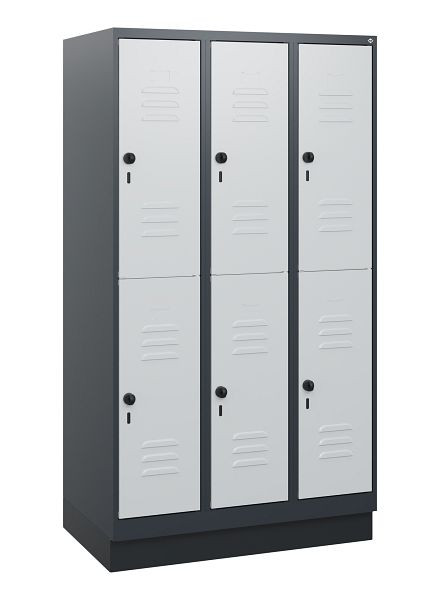 C+P Doppelstöckiger Spind Classic PLUS, Sockel, 3 Abteile, 1630x900x500mm, 7016/7035, Drehriegel, 0803205-30 S10013