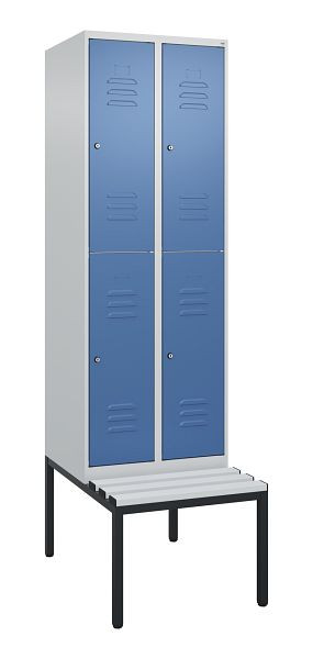 C+P Doppelstöckiger Spind Classic PLUS, 2 Abteile, 2120x600x815mm, 7035/5023, Zylinderschlösser, mit untergebauter Sitzbank, 0803507-20 S10020