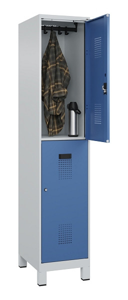 C+P Doppelstöckiger Spind Evolo PLUS, mit Füßen, 2 Fächer, 1950x400x500mm, 7035, Frontfarbe RAL 5023 Fernblau, Zylinderschloss, 049310-12 S10035