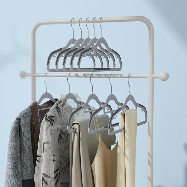SONGMICS Set aus 30 Kleiderbügeln, rutschfesten Kunststoffbügeln, 0,5 cm dick, 42 cm lang, silberner 360° Drehhaken, grau, CRP20G30