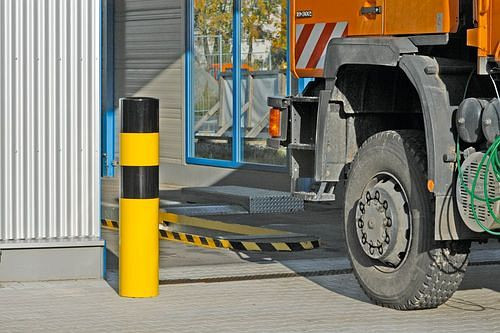 Moravia Rammschutz-Poller, beschichtet, schwarze Streifen, zum Einbetonieren, Ø: 159,Höhe Überflur 1200 mm, 311082