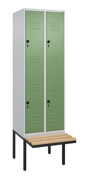 C+P Doppelstöckiger Spind Classic PLUS, 2 Abteile, 2120x600x815mm, 7035/6011, Drehriegel, Sitzleisten aus Buche, schwebende Sitzfläche, 0803407-20 S10006