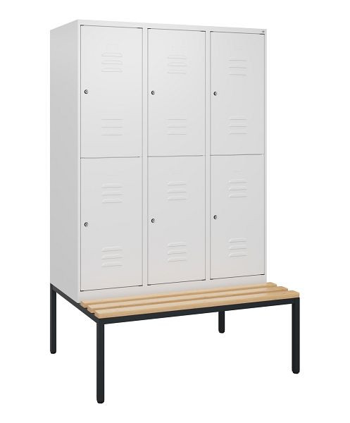 C+P Doppelstöckiger Spind Classic PLUS, 3 Abteile, 1950x1200x815mm, 9016/9016, Zylinderschlösser, Buche-Sitzleisten, Sitzbank, 0803505-32 S10044