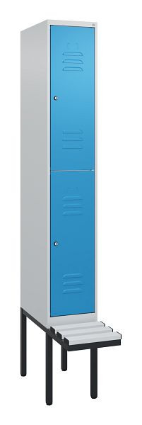 C+P Doppelstöckiger Spind Classic PLUS, 2120x300x815mm, 7035/5012, Zylinderschlösser, mit Untergestell und schwebender Sitzfläche, 0803407-10 S10019