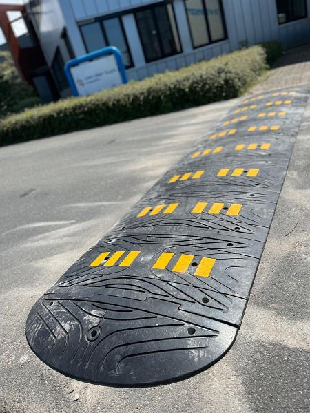 Ri-Traffic Temposchwelle für LKWs, Höhe 7 cm, set 213 cm, DRH7-213