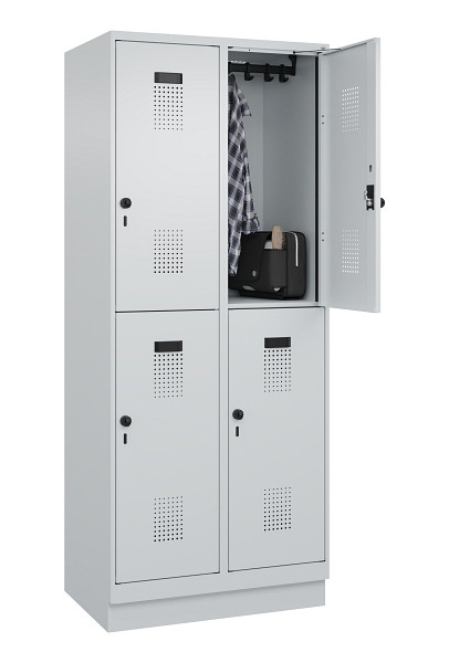 C+P Doppelstöckiger Spind Evolo PLUS, mit Sockel, 4 Fächer, 1950x800x500mm, 7035, Frontfarbe RAL 7035 Lichtgrau, Drehriegel, 049320-22 S10013