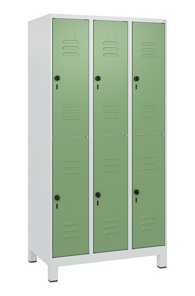 C+P Doppelstöckiger Spind Classic PLUS, Füße, 3 Abteile, 1800x900x500mm, 7035/6011, Drehriegel, 0803107-30 S10006