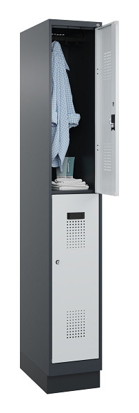 C+P Doppelstöckiger Spind Evolo PLUS, mit Sockel, 2 Fächer, 1950x300x500mm, 7016, Frontfarbe RAL 7035 Lichtgrau, Zylinderschloss, 049320-10 S10044