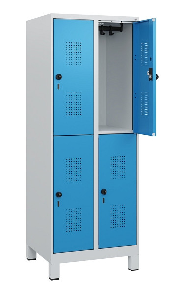 C+P Doppelstöckiger Spind Evolo PLUS, Füße, 4 Fächer, 1630x600x500mm, 7035/5012, Drehriegel, 0493105-20 S10007