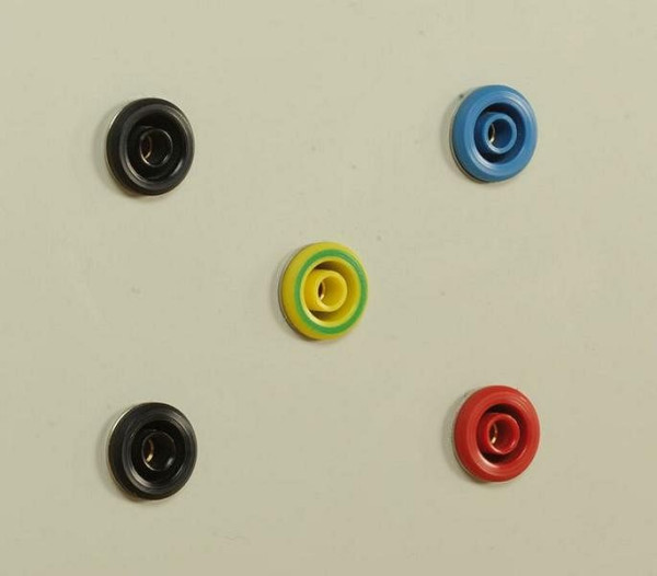 KLW Niederspannungsblock bestehend aus: Erde-, Gleich- und Niederspannungsbuchsen, farblich gekennzeichnet verdrahtet, 05/02211-V