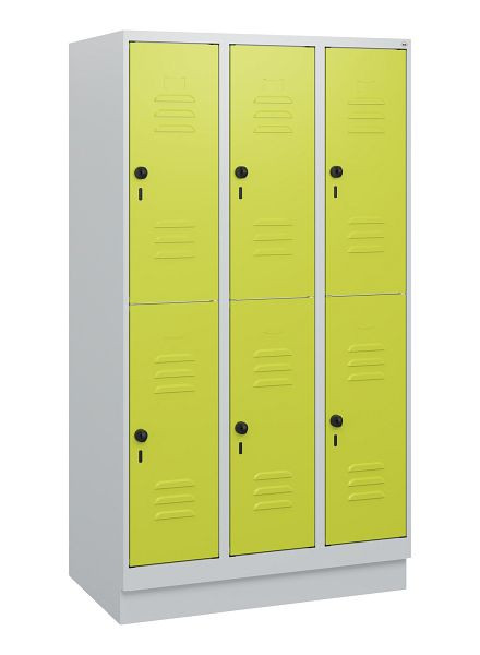 C+P Doppelstöckiger Spind Classic PLUS, Sockel, 3 Abteile, 1630x900x500mm, 7035/0024, Drehriegel, 0803205-30 S10010