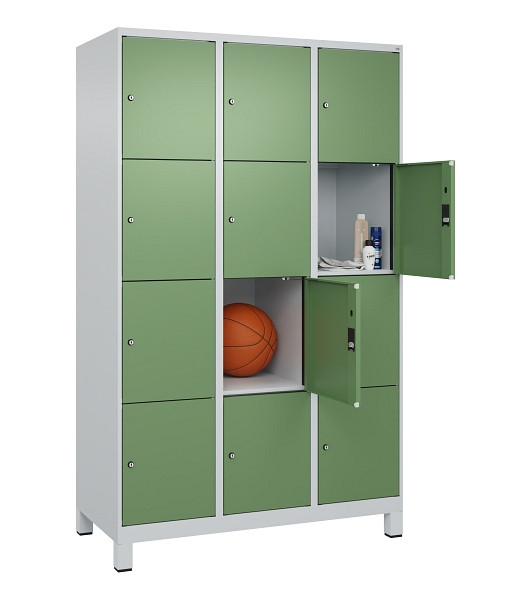 C+P Schließfachschrank Evolo PLUS, mit Füßen, 12 Fächer, 1950x1200x500mm, 7035/6011 Resedagrün, Abteile 3, Abteilbreite 400 mm, 049010-324 S10010