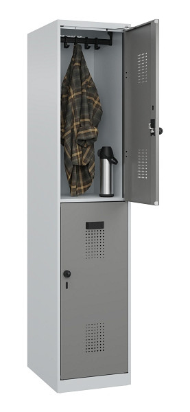 C+P Doppelstöckiger Spind Evolo PLUS, 2 Fächer, 1850x400x500mm, 7035/0004, Drehriegel, 049300-12 S10014