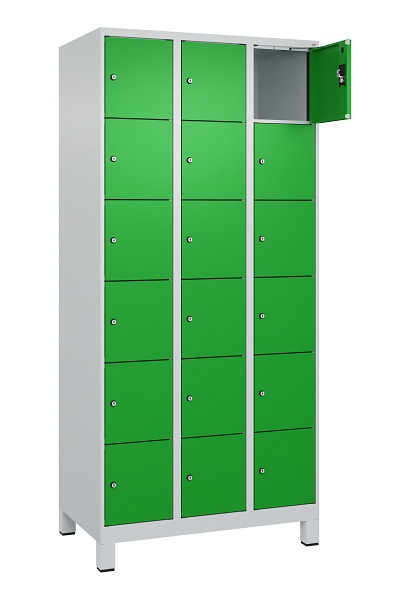 C+P Schließfachschrank Evolo PLUS, mit Füßen, 18 Fächer, 1950x900x500mm, 7035/6, Frontfarbe RAL 6037 Reingrün, 049010-306 S10011