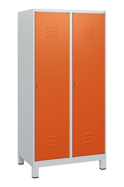 C+P Umkleidespind Classic PLUS, Füße, 2 Abteile, 1630x800x500mm, 7035/2004, Zylinderschlösser, 0800105-22 S10031