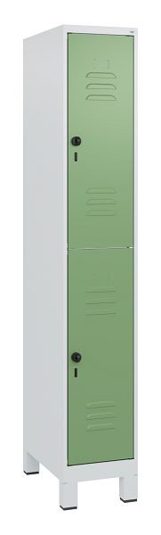 C+P Doppelstöckiger Spind Classic PLUS, Füße, 1800x300x500mm, 7035/6011, Drehriegel, 0803107-10 S10006