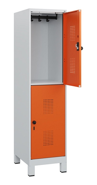 C+P Doppelstöckiger Spind Evolo PLUS, Füße, 2 Fächer, 1630x400x500mm, 7035/2004, Drehriegel, 0493105-12 S10002