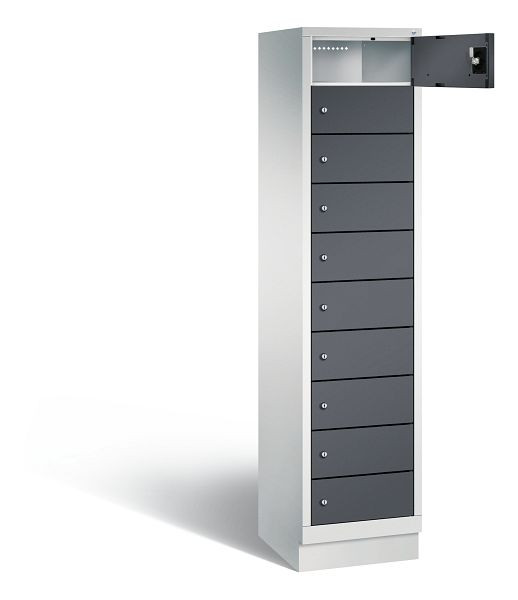 C+P Schließfachschrank Evolo, H1850xB420xT500mm, Farbe: Lichtgrau / Schwarzgrau, mit Steckdosenleiste, 48020-1210 S10173
