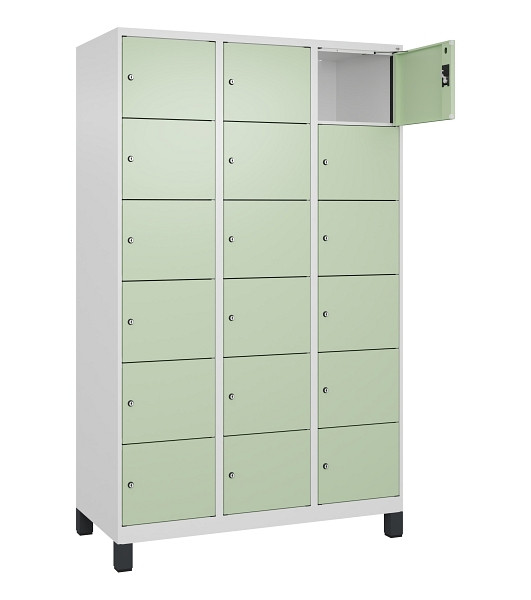 C+P Schließfachschrank Evolo PLUS, mit Füßen, 18 Fächer, 1950x1200x500mm, 9016/6019 Weissgrün, 049010-326 S10019
