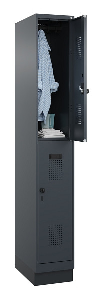 C+P Doppelstöckiger Spind Evolo PLUS, mit Sockel, 2 Fächer, 1950x300x500mm, 7016, RAL 7016 Anthrazitgrau, Drehriegel, 049320-10 S10016