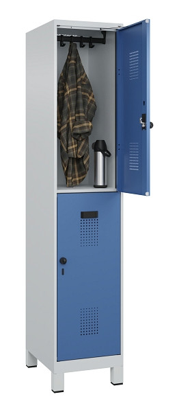 C+P Doppelstöckiger Spind Evolo PLUS, mit Füßen, 2 Fächer, 1950x400x500mm, 7035, Frontfarbe RAL 5023 Fernblau, Drehriegel, 049310-12 S10008
