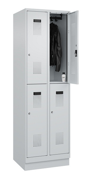 C+P Doppelstöckiger Spind Evolo PLUS, mit Sockel, 4 Fächer, 1950x600x500mm, 7035, Frontfarbe RAL 7035 Lichtgrau, Zylinderschloss, 049320-20 S10040