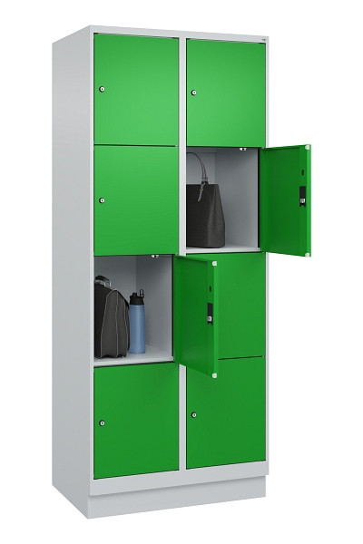 C+P Schließfachschrank Evolo PLUS, mit Sockel, 8 Fächer, 1950x800x500mm, 7035/60, Frontfarbe RAL 6037 Reingrün, 049020-224 S10011