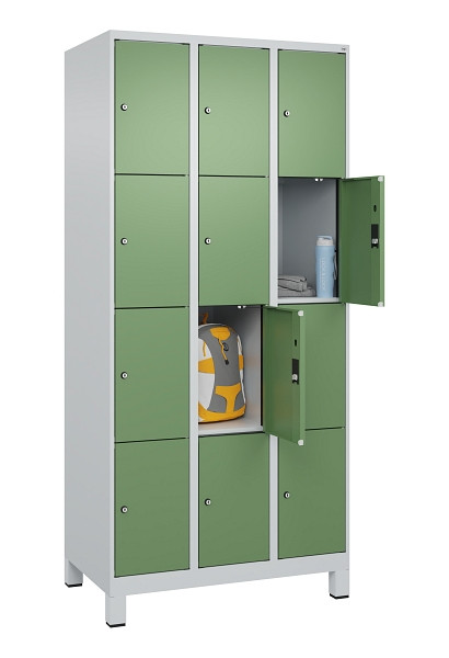C+P Schließfachschrank Evolo PLUS, mit Füßen, 12 Fächer, 1950x900x500mm, 7035/6, Frontfarbe RAL 6011 Resedagrün, 049010-304 S10010