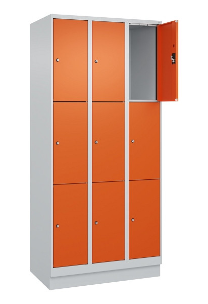 C+P Schließfachschrank Evolo PLUS, mit Sockel, 9 Fächer, 1950x900x500mm, 7035/20, 049020-303 S10002