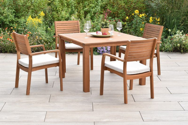 Merxx Batavia Set 9-teilig, 4 Batavia Stapelsessel, 4 Sitzauflagen, uni beige, 1 quadratischer Tisch, 110 x 110 cm, FSC Akazienholz, 50949-311