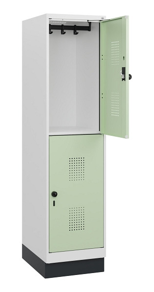 C+P Doppelstöckiger Spind Evolo PLUS, Sockel, 2 Fächer, 1630x400x500mm, 9016/601, Drehriegel, 0493205-12 S10021