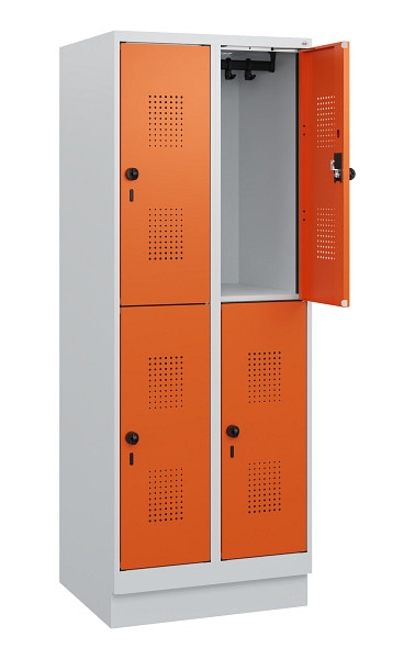 C+P Doppelstöckiger Spind Evolo PLUS, Sockel, 4 Fächer, 1630x600x500mm, 7035/200, Drehriegel, 0493205-20 S10002