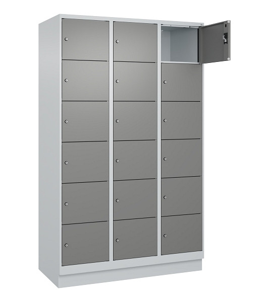 C+P Schließfachschrank Evolo PLUS, mit Sockel, 18 Fächer, 1950x1200x500mm, 7035/0005000 RDS Stahlgrau, 049020-326 S10014