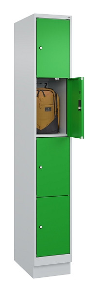 C+P Schließfachschrank Evolo PLUS, mit Sockel, 4 Fächer, 1950x300x500mm, 7035/60, Frontfarbe RAL 6037 Reingrün, 049020-104 S10011