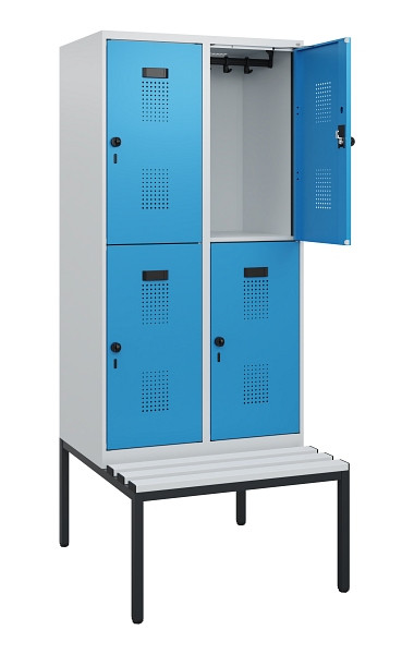 C+P Doppelstöckiger Spind Evolo PLUS, Bank, 4 Fächer, 1950x800x815mm, 7035/5012, Drehriegel, Sitzfläche Kunststoff, Sitzbank, 0493505-22 S10095