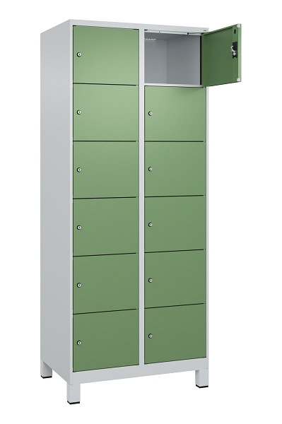 C+P Schließfachschrank Evolo PLUS, mit Füßen, 12 Fächer, 1950x800x500mm, 7035/6, Frontfarbe RAL 6011 Resedagrün, 049010-226 S10010