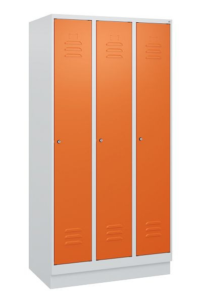 C+P Umkleidespind Classic PLUS, Sockel, 3 Abteile, 1800x900x500mm, 7035/2004, Zylinderschlösser, 0800207-30 S10032