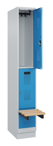 C+P Doppelstock-Spind Evolo PLUS, Bank, 2 Fächer, 1950x300x815mm, 7035/5012, Zylinderschloss, Sitzfläche Buche-Hartholz, mit Sockel, 049340-10 S10034