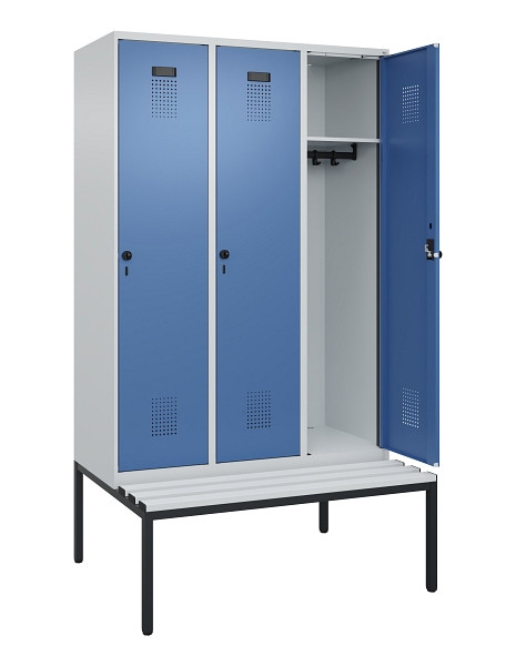 C+P Spind Evolo PLUS, 3 Abteile, 2120x1200x815mm, 7035/5023, Haken 4, Drehriegel, Sitzfläche Kunststoff, Sitzbank, 0490507-32 S10062