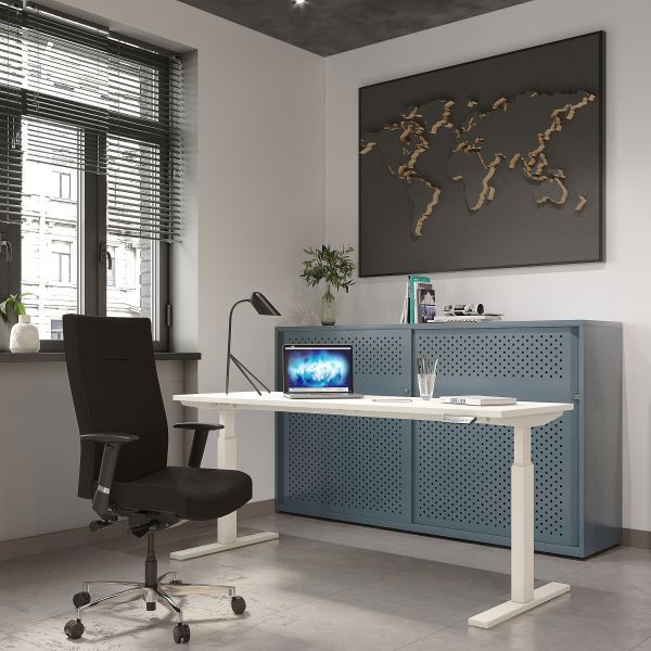 Bisley Schreibtisch höhenverstellbar, breitenverstellbar, Gestell verkehrweiß, Dekor Lichtgrau, H 25 x B 1400 x T 600 mm, EWT251406396007