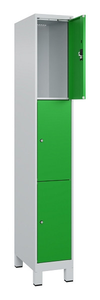 C+P Schließfachschrank Evolo PLUS, mit Füßen, 3 Fächer, 1950x300x500mm, 7035/60, Frontfarbe RAL 6037 Reingrün, 049010-103 S10011