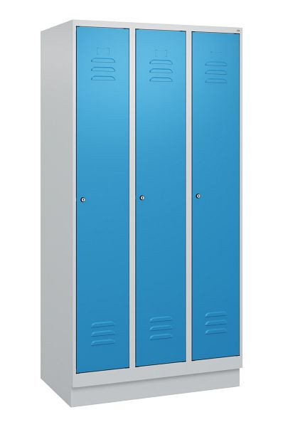 C+P Umkleidespind Classic PLUS mit Mitteltrennwand, Sockel, 3 Abteile, 1800x900x500mm, 7035/5012, Zylinderschlösser, 0800207-30F S10019
