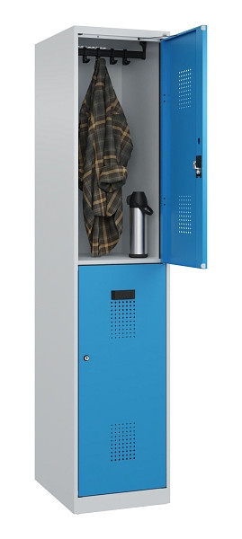 C+P Doppelstöckiger Spind Evolo PLUS, 2 Fächer, 1850x400x500mm, 7035/5012, Zylinderschloss, 049300-12 S10034