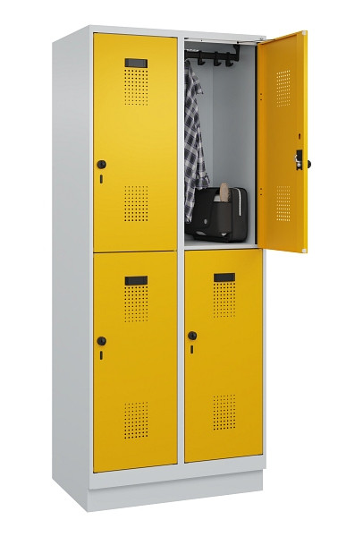 C+P Doppelstöckiger Spind Evolo PLUS, mit Sockel, 4 Fächer, 1950x800x500mm, 7035, Frontfarbe RAL 1004 Goldgelb, Drehriegel, 049320-22 S10000