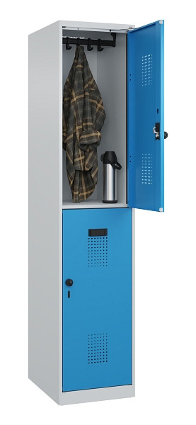 C+P Doppelstöckiger Spind Evolo PLUS, 2 Fächer, 1850x400x500mm, 7035/5012, Drehriegel, 049300-12 S10007