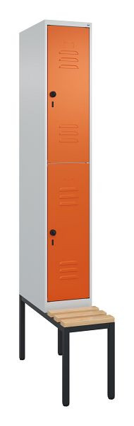 C+P Doppelstöckiger Spind Classic PLUS, Bank, 2120x300x815mm, 7035/2004, Drehriegel, Sitzleisten aus Buche, mit untergebauter Sitzbank, 0803507-10 S10184