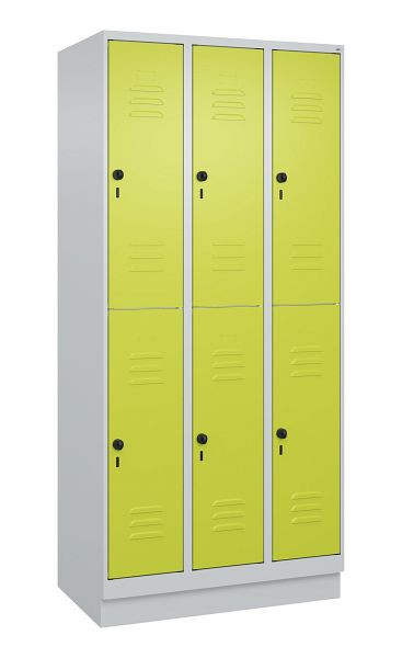 C+P Doppelstöckiger Spind Classic PLUS, Sockel, 3 Abteile, 1950x900x500mm, 7035/0024, 080320-30 S10010